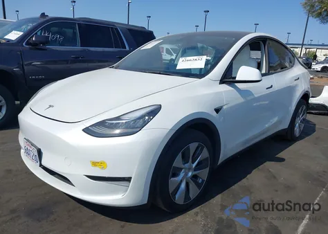 2022 Tesla Model Y Long Range Dual Motor All-Wheel Drive z USA, uszkodzony, nr VIN 7SAYGDEE6NF345975
